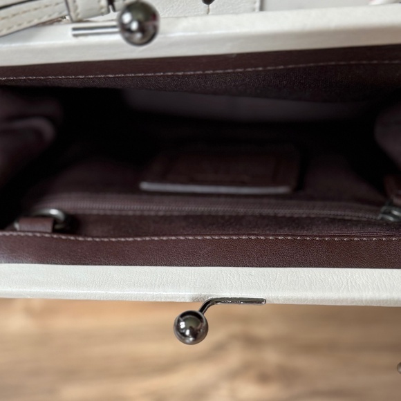 GUC - Coach Soho Kisslock Frame Satchel Handbag - 8A12 - Picture 10 of 16